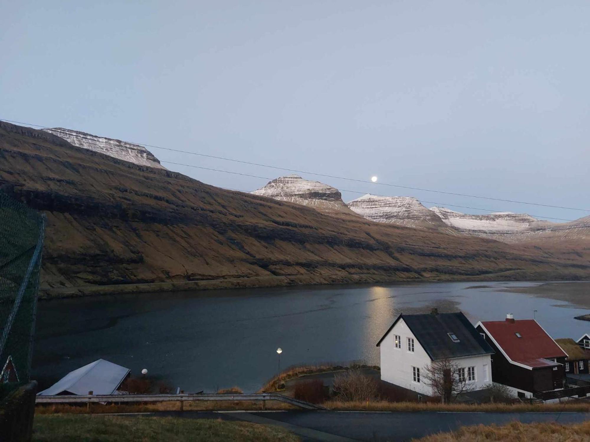 Fjord Guesthouse Funningsfjordur Eksteriør billede