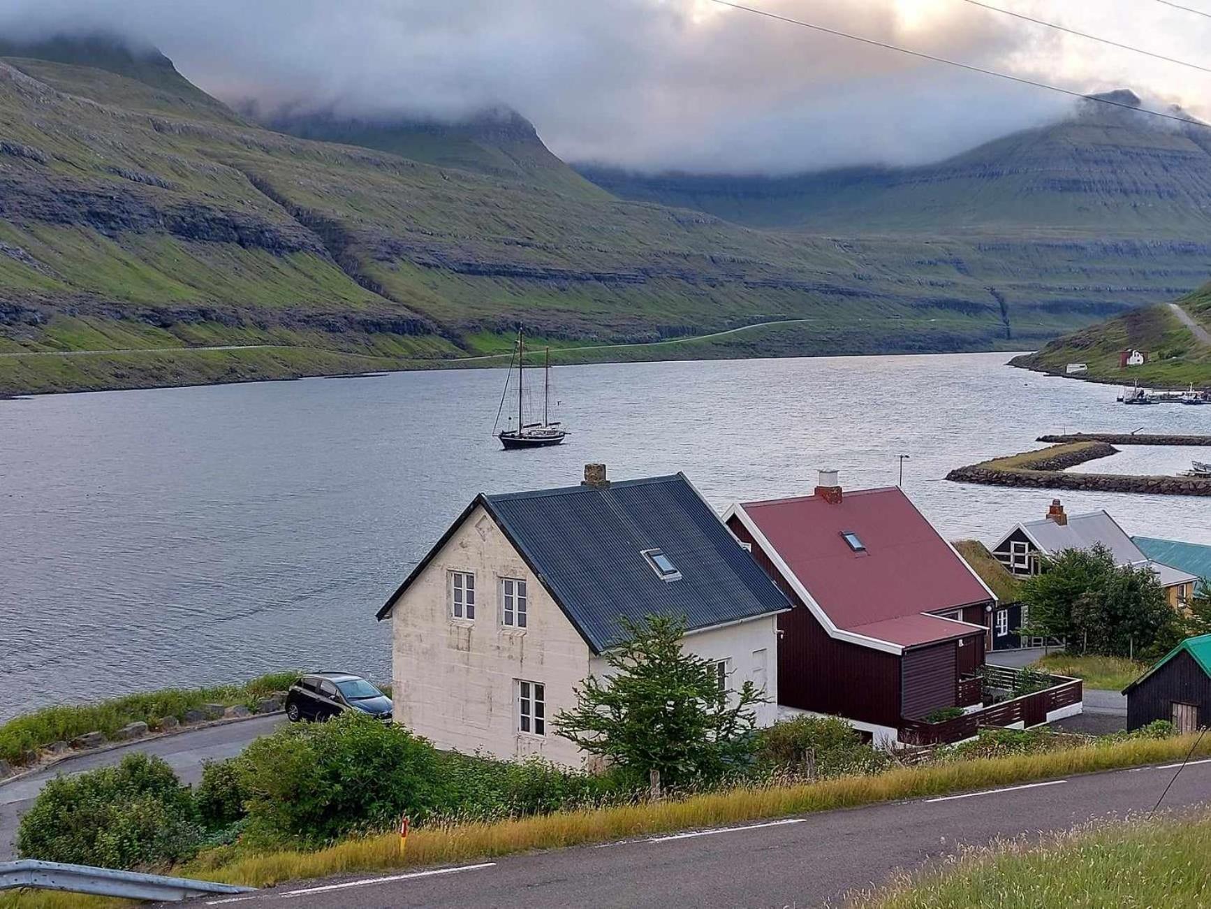 Fjord Guesthouse Funningsfjordur Eksteriør billede